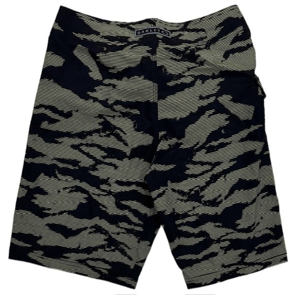 Oakley Men's Blitz Camo 20" Boardshorts With Side Pocket in Wild Lime - Picture 2 of 2